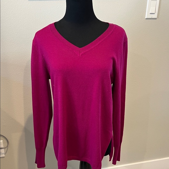 Colour Works Sweaters - Women's V-Neck Sweater - Hot Pink/Magenta